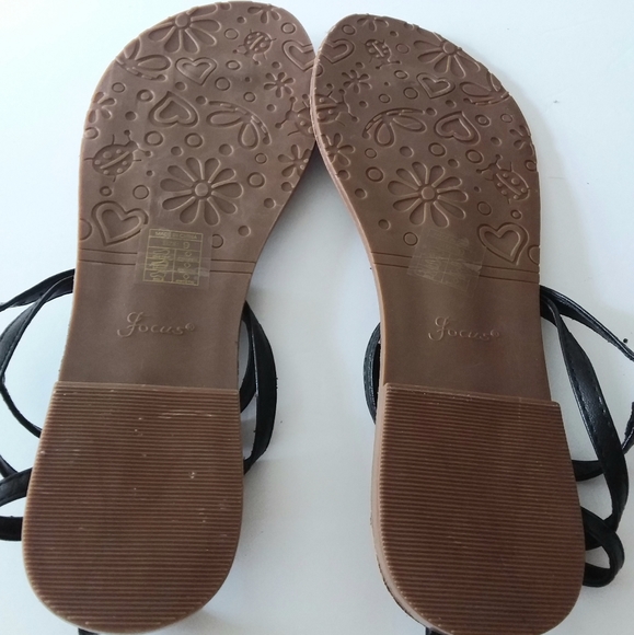 NWOT Fashion Focus Black Sandals with Silver Grommets Size 9 - Picture 6 of 7